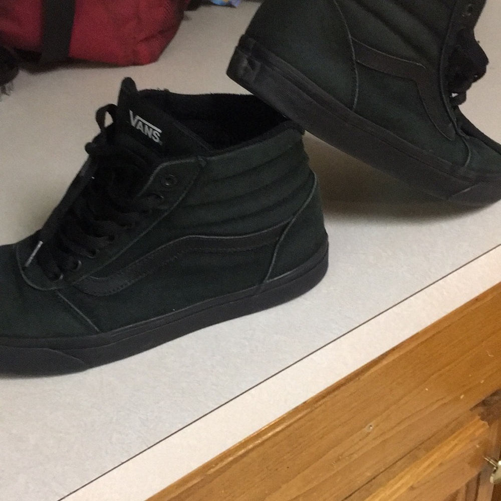 Black on black  (VANS) yes they are use but in good condition no rips good price - Picture 5 of 5